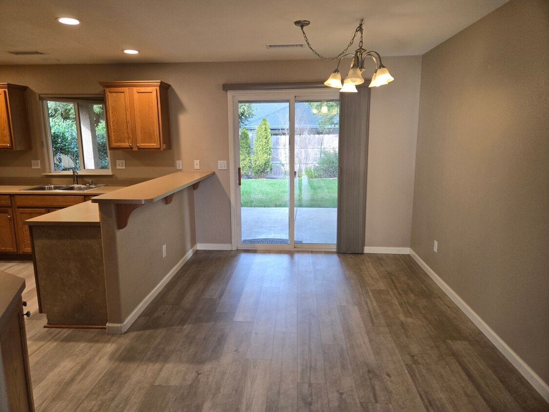 Foto del edificio - 3400 Nathan Dr