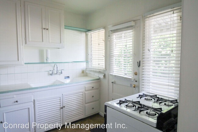 Building Photo - 136-138 Peck Dr