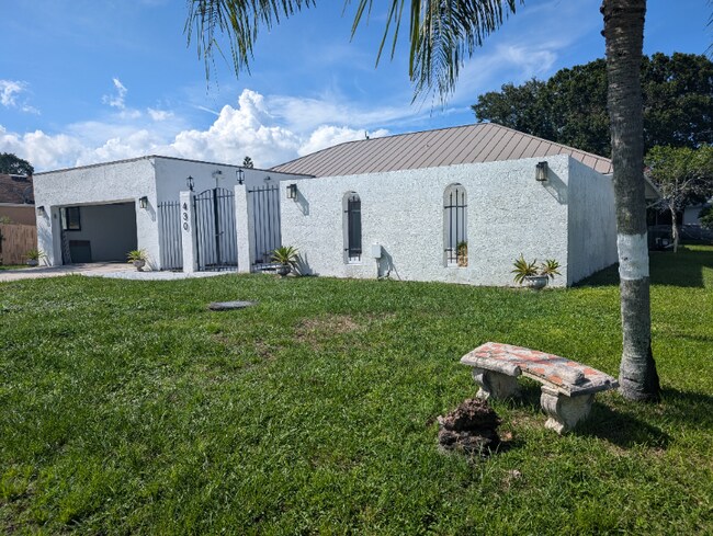 Foto del edificio - 430 SE Calmoso Dr