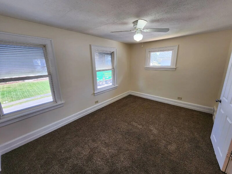 5161 Greenhurst Dr Maple Heights, OH 44137 – photo 4