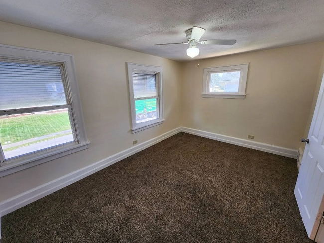 Foto del edificio - 5161 Greenhurst Dr