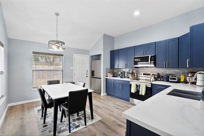 Foto del edificio - 4514 Coral Rose Ct