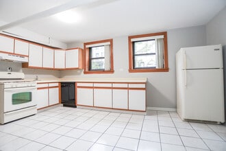 Building Photo - 1342 W Foster Ave