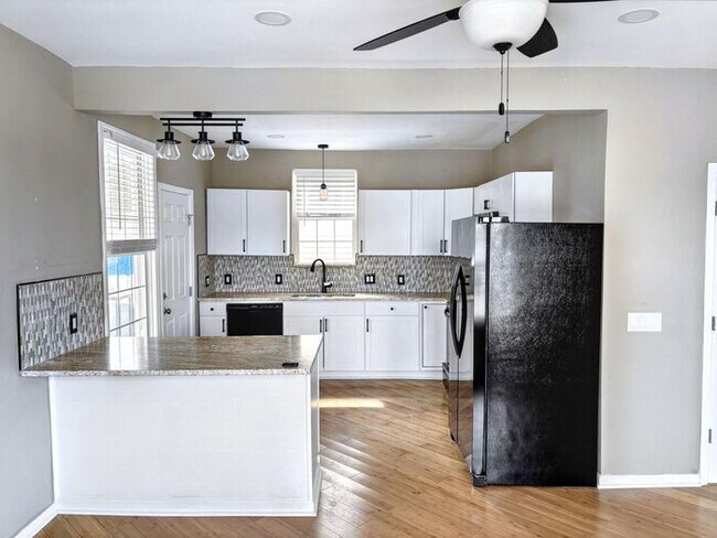 Building Photo - Comfortable 3-Bedroom Home with Garage and...