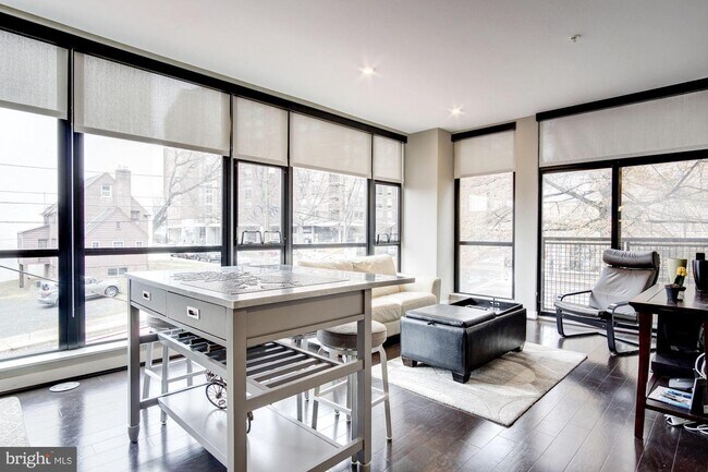 Foto del edificio - 1320 Fenwick Ln
