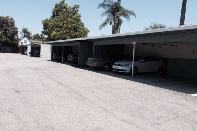 Foto del edificio - 4941 Whitsett Ave