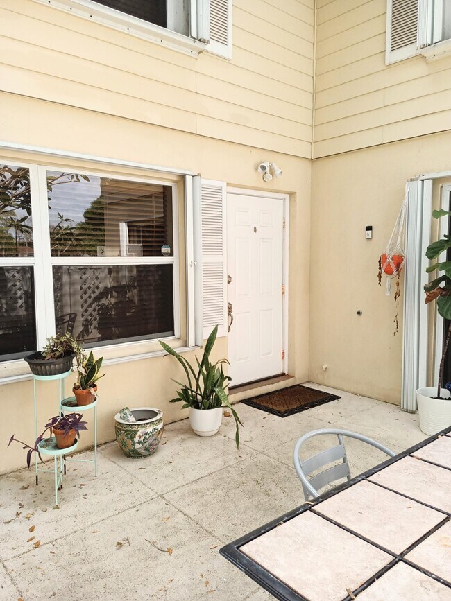 Foto del edificio - 8140 Bridgewater Ct