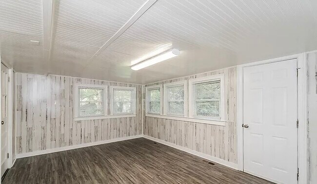 Foto del edificio - 2296 Lakewood Dr NW