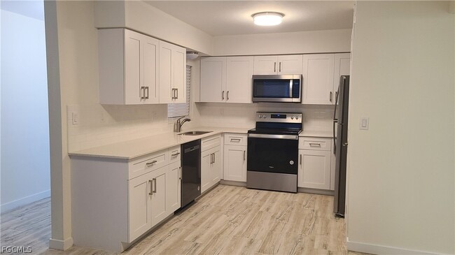 Building Photo - 2610 Providence St