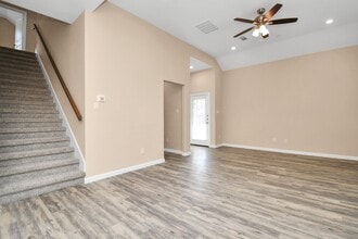 Building Photo - 2215 Bermuda Palms Dr