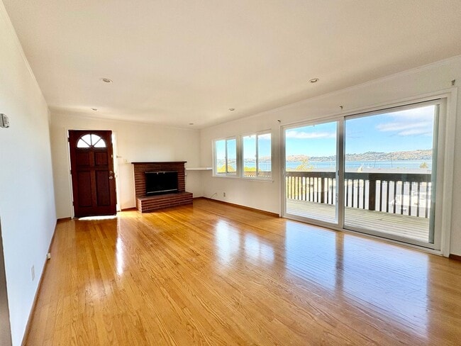 Building Photo - New 2bed/1bath View Flat in Sausalito