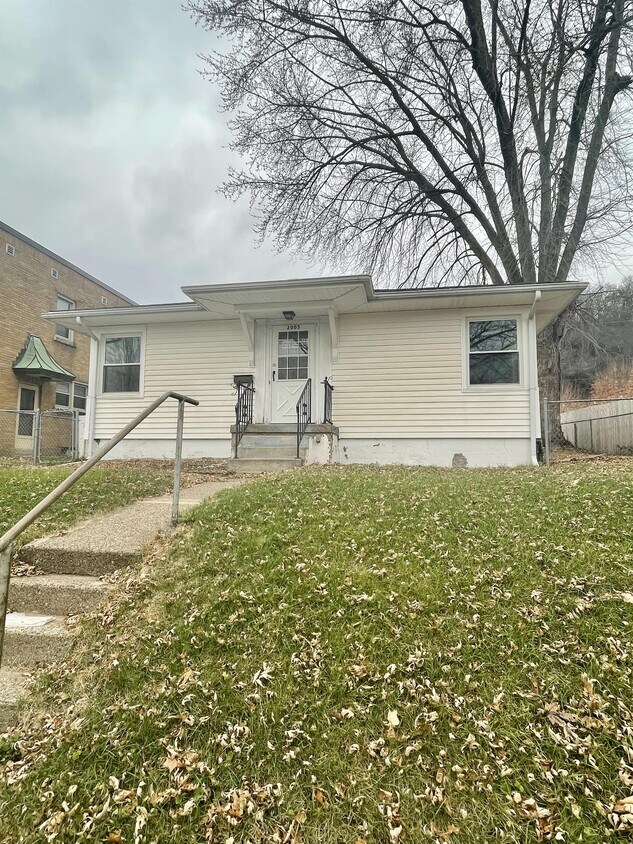 2005 Rhomberg Ave, Dubuque, IA 52001 House Rental in Dubuque, IA