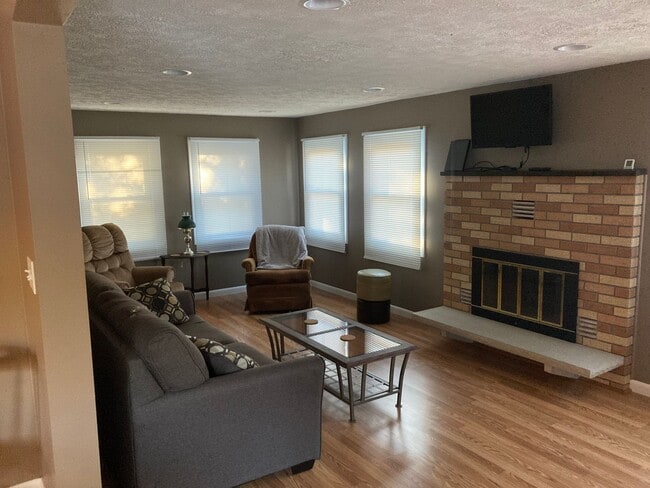 Foto del edificio - Turnkey 1BR Retreat | Fireplace, Trails, &...
