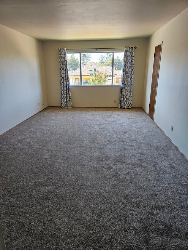 Family room - 150 N 1st St