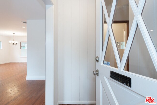 Foto del edificio - 10524 Bloomfield St