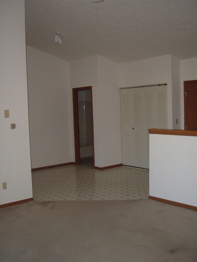 Living Area - Mill Creek Apartments