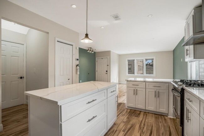 Building Photo - 125 Hillcrest Pl