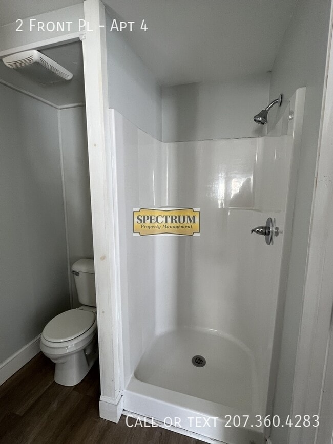 Building Photo - 2 Front Pl