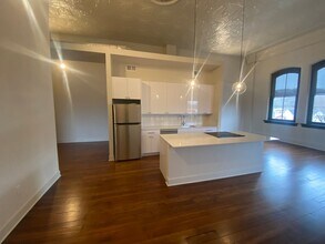Building Photo - 516 Berry St