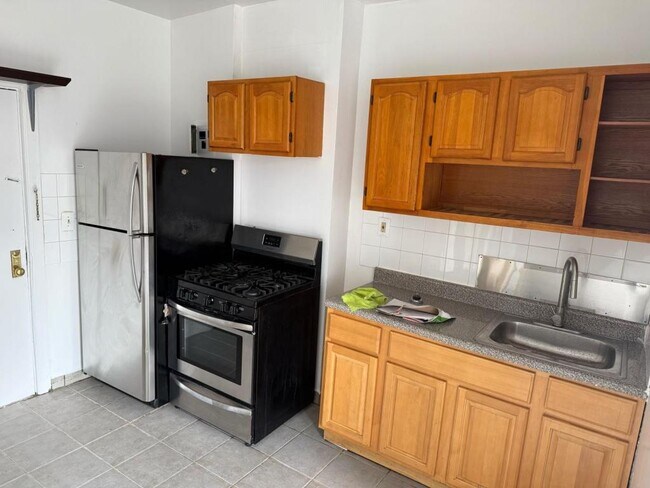 Photo - 25 Van Cortlandt Park Ave House