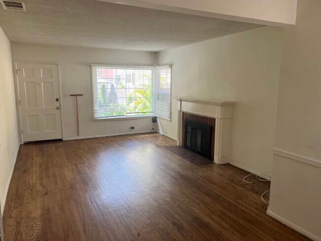 Building Photo - 2703 Nelson Ave