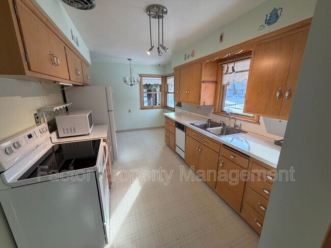 Foto del edificio - 245 Wheeler Ave