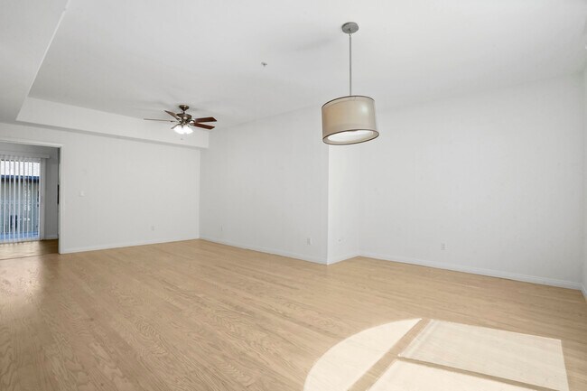 Building Photo - 14554 Dickens St
