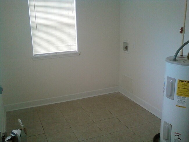 Building Photo - 274 Floss Ave