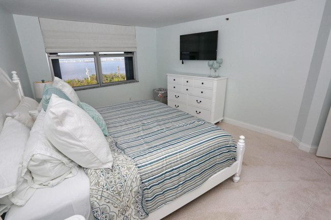 Foto del edificio - 5200 N Ocean Dr