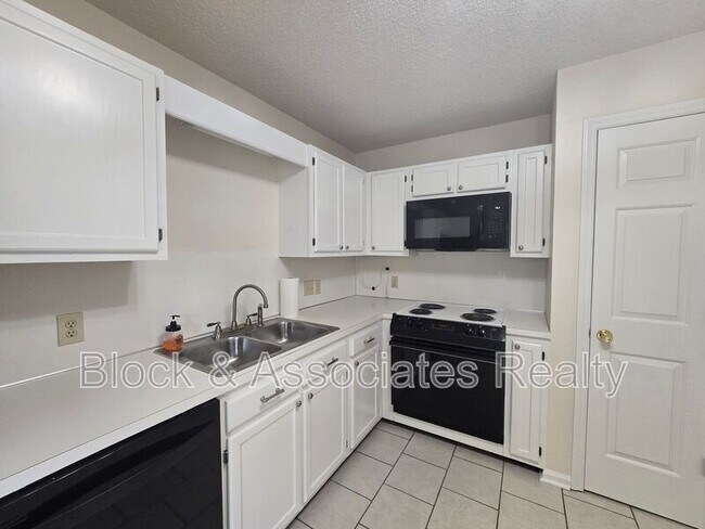 Foto del edificio - 110 Westbrook Ct
