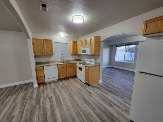 Building Photo - Beautiful single-family home in Lehi for R...