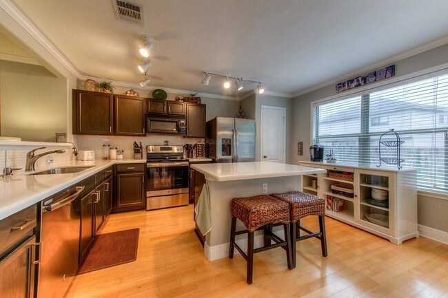 Foto del edificio - 4929 Woodstock Dr