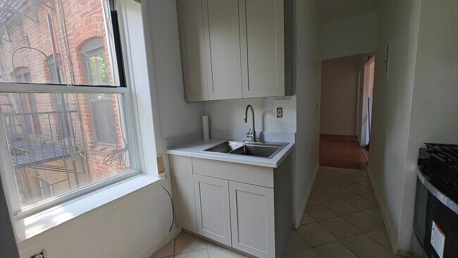 Foto del edificio - 145 Harrison Ave