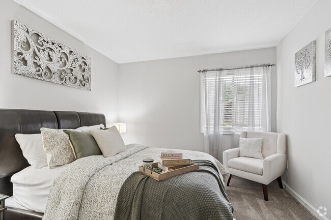 1BR 1BA - 540SF - Bedroom - University Lake
