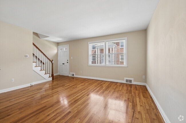 1BR, 1BA - 1,000SF - Living Room - 1160-1164 Whitney Ave