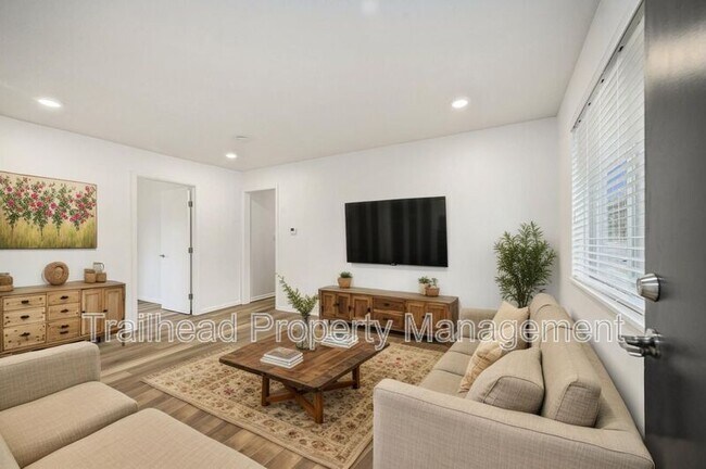 Foto del edificio - 8313 Lowell Ave