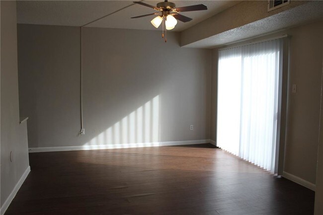 Foto del edificio - 2211 Richcreek Rd