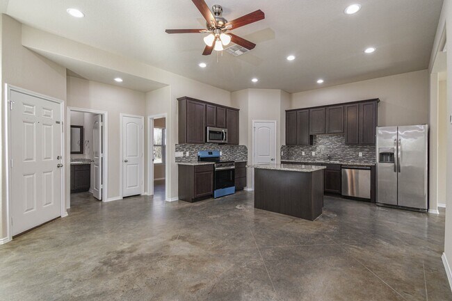 Foto del edificio - 15786 Cottonwood Dr