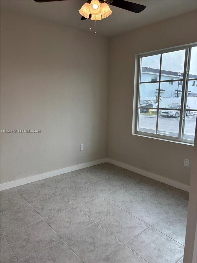 Foto del edificio - 551 NW 10th St