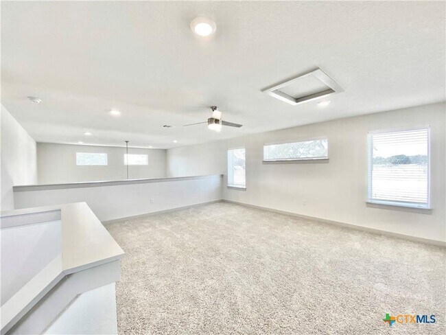 Foto del edificio - 100 Geminiflora Bend