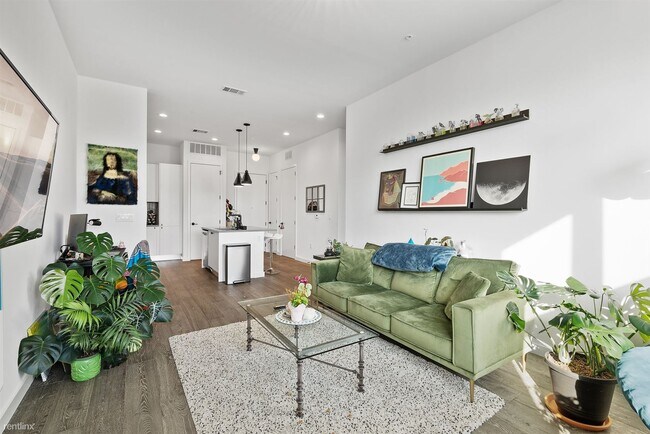 Building Photo - 1 br, 1 bath Condo - 800 Embassy Drive