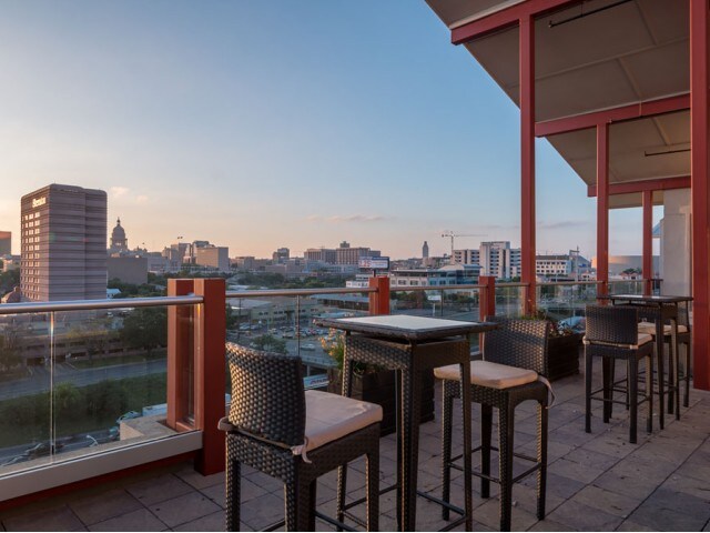 Foto del edificio - Neat New Studio Apt Available