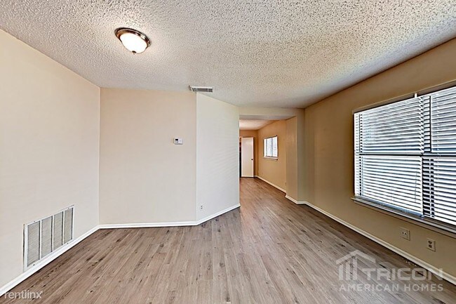 Building Photo - 8003 Trail Village Dr