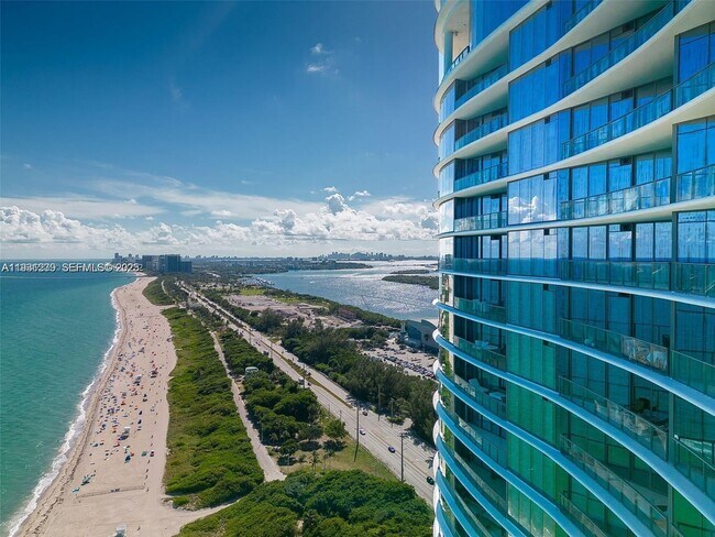 Foto del edificio - 15701 Collins Ave