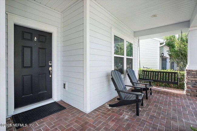 Foto del edificio - 61 MOORINGS COURT