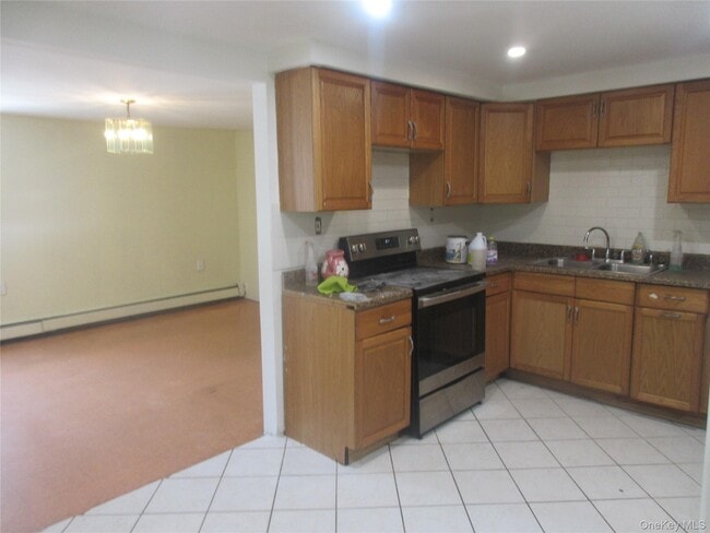 Building Photo - 121 Clove Ave