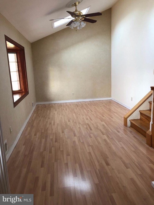 Foto del edificio - 1123 Caddington Ave