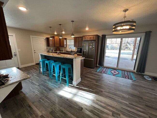 Building Photo - Beautiful newly remodeled home