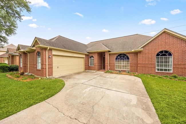 Foto del edificio - 10215 Hedge Way Dr