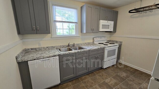 Building Photo - 923 Hill Top Dr